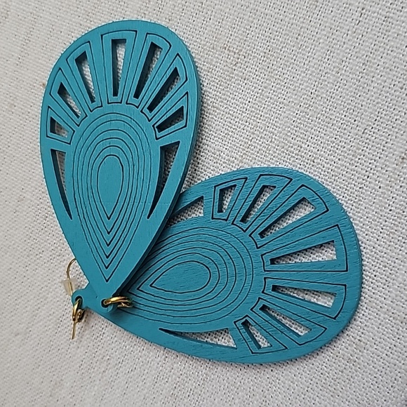 Bohemian Turquoise Wood Teardrop Cutout Earrings NWOT - Picture 6 of 6